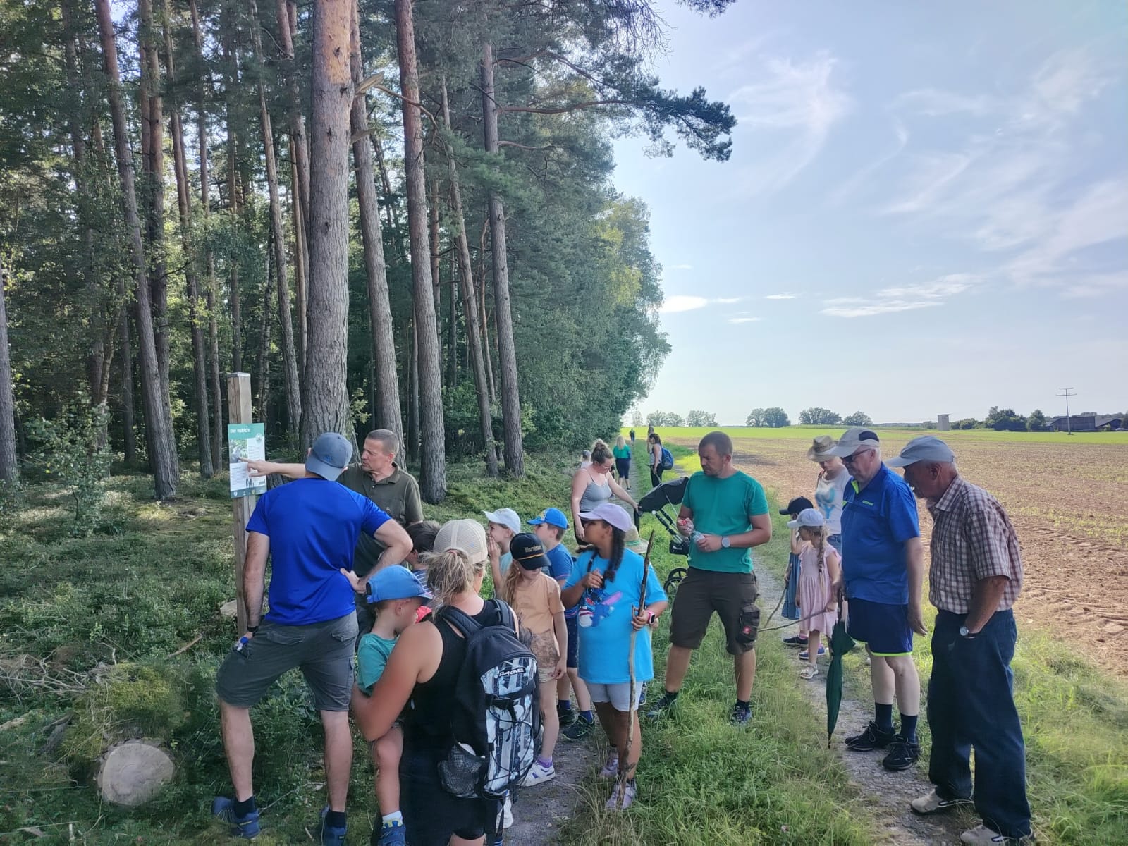 Mit dem Förster am Naturlehrpfad Elbart